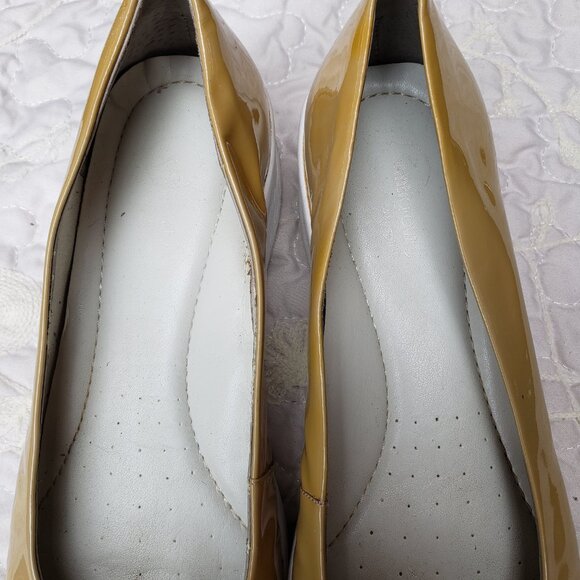 EUC EASY SPIRIT Esoroco Anti-Gravity Tan Patent Leather Wedge (9) - Picture 9 of 11
